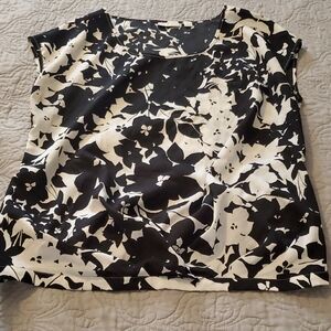New York & Company Black and White Floral Blouse Size Large